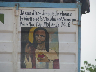01 La Foi Chretienne Affichee Camion